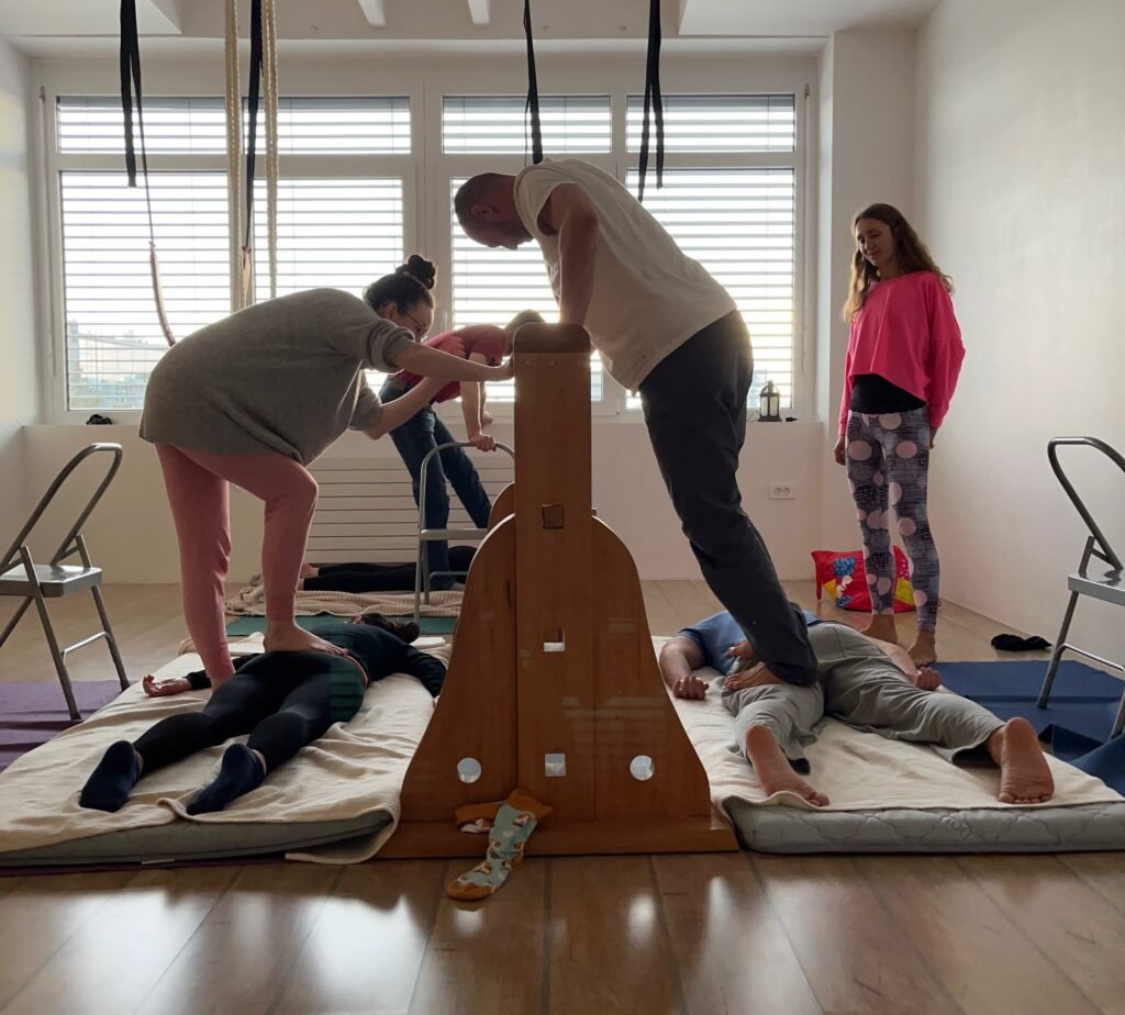 Group learning Ayurvedic Walking Massage during an Amora workshop